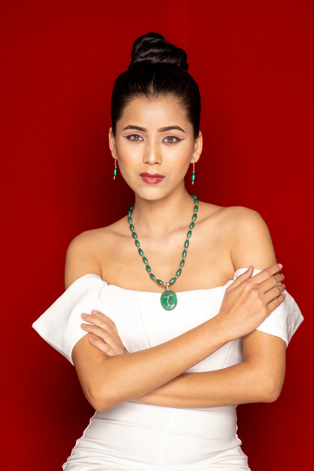 Ovel Bead Necklace With Pendent