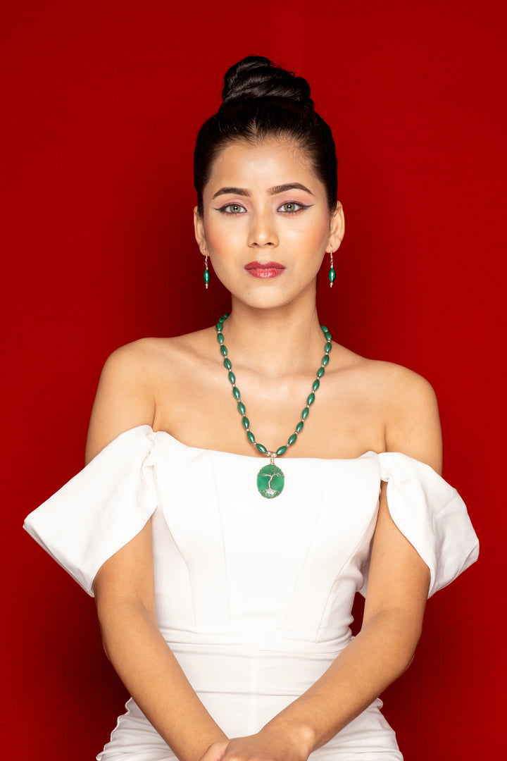 Ovel Bead Necklace With Pendent