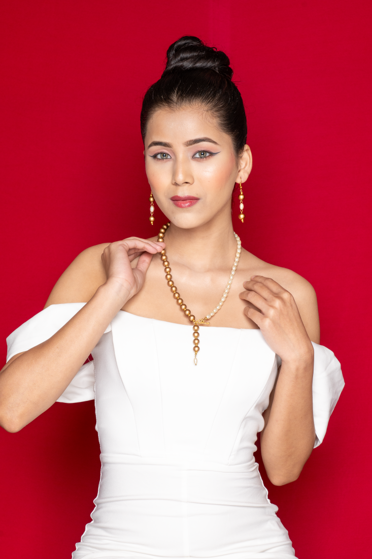 "Wooden and Plastic Pearl Beaded Lariat Necklace Set.