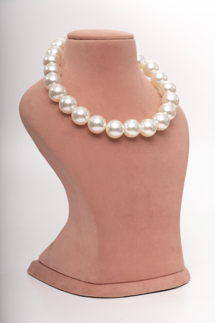 classic pearl choker necklace.