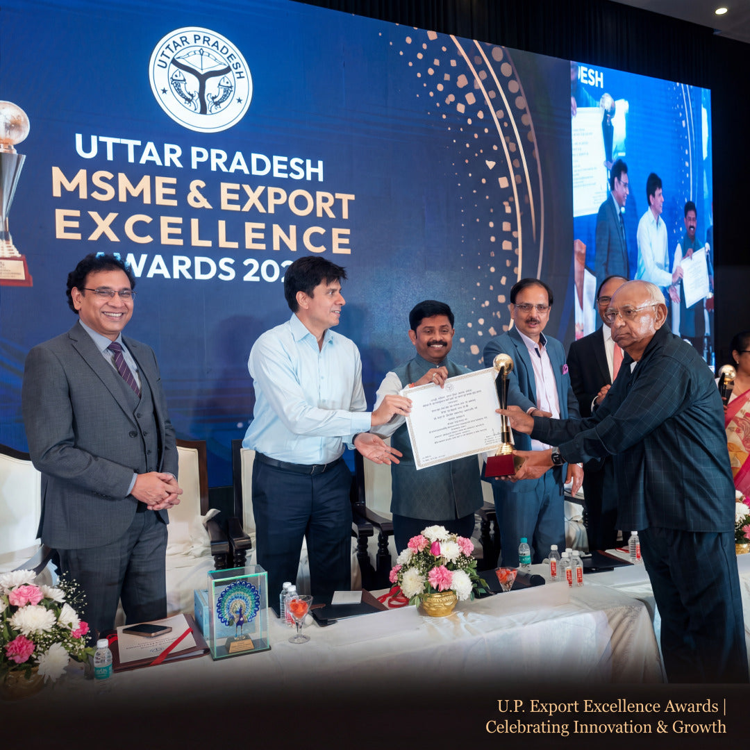 Delemon brand representatives receiving a certificate and trophy at the Uttar Pradesh MSME & Export Excellence Awards event celebrating innovation and growth.