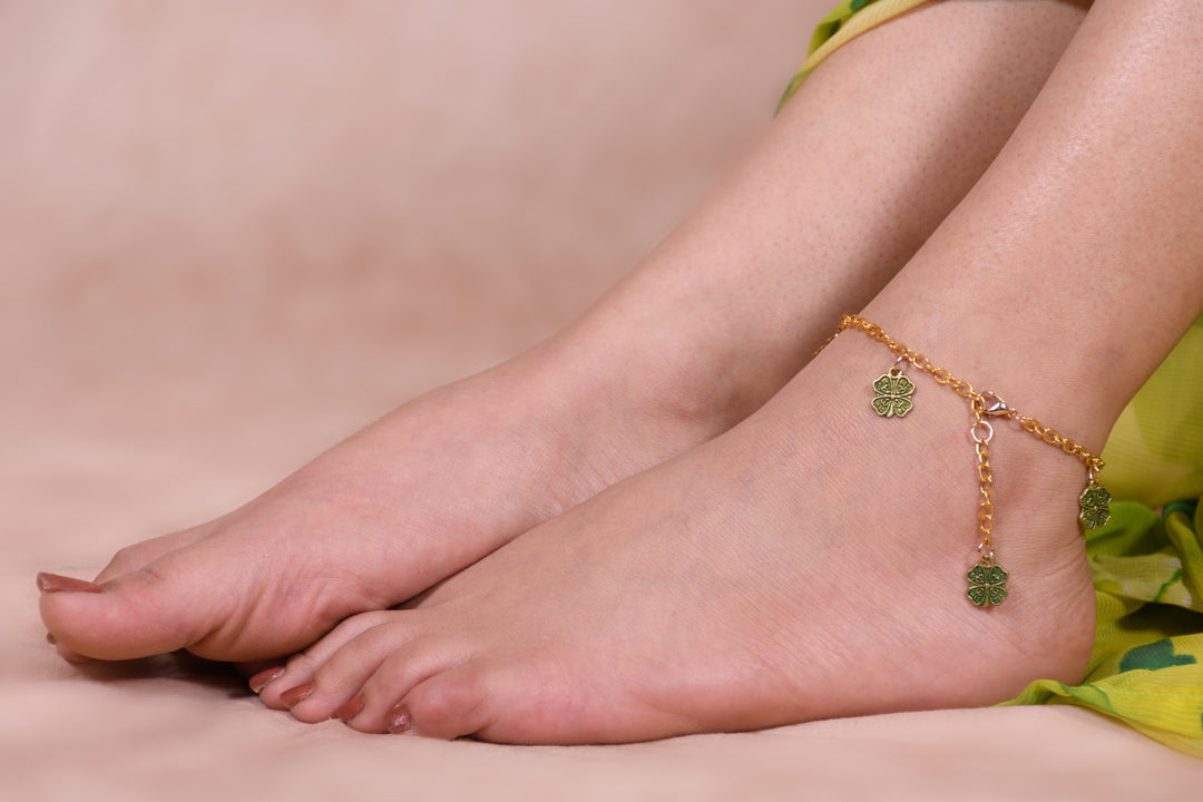 Golden Polish Metal Chain Anklet Styled With Flower Shaped Metal Charms