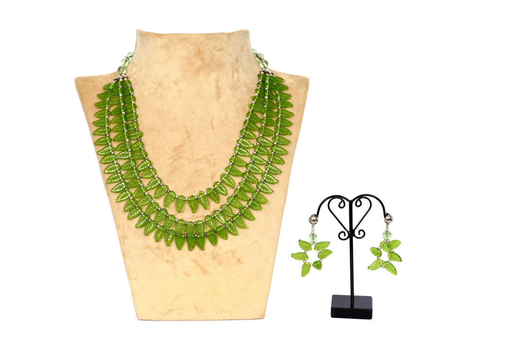 Leaf Shaped Glass Beads Necklace