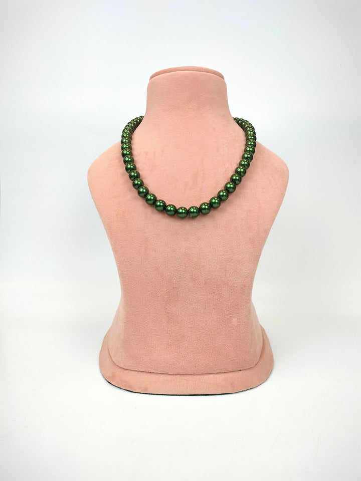 Luxury Pearl Necklace in Olive Green