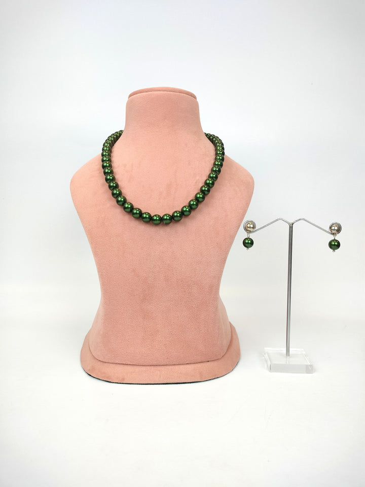 Luxury Pearl Necklace in Olive Green