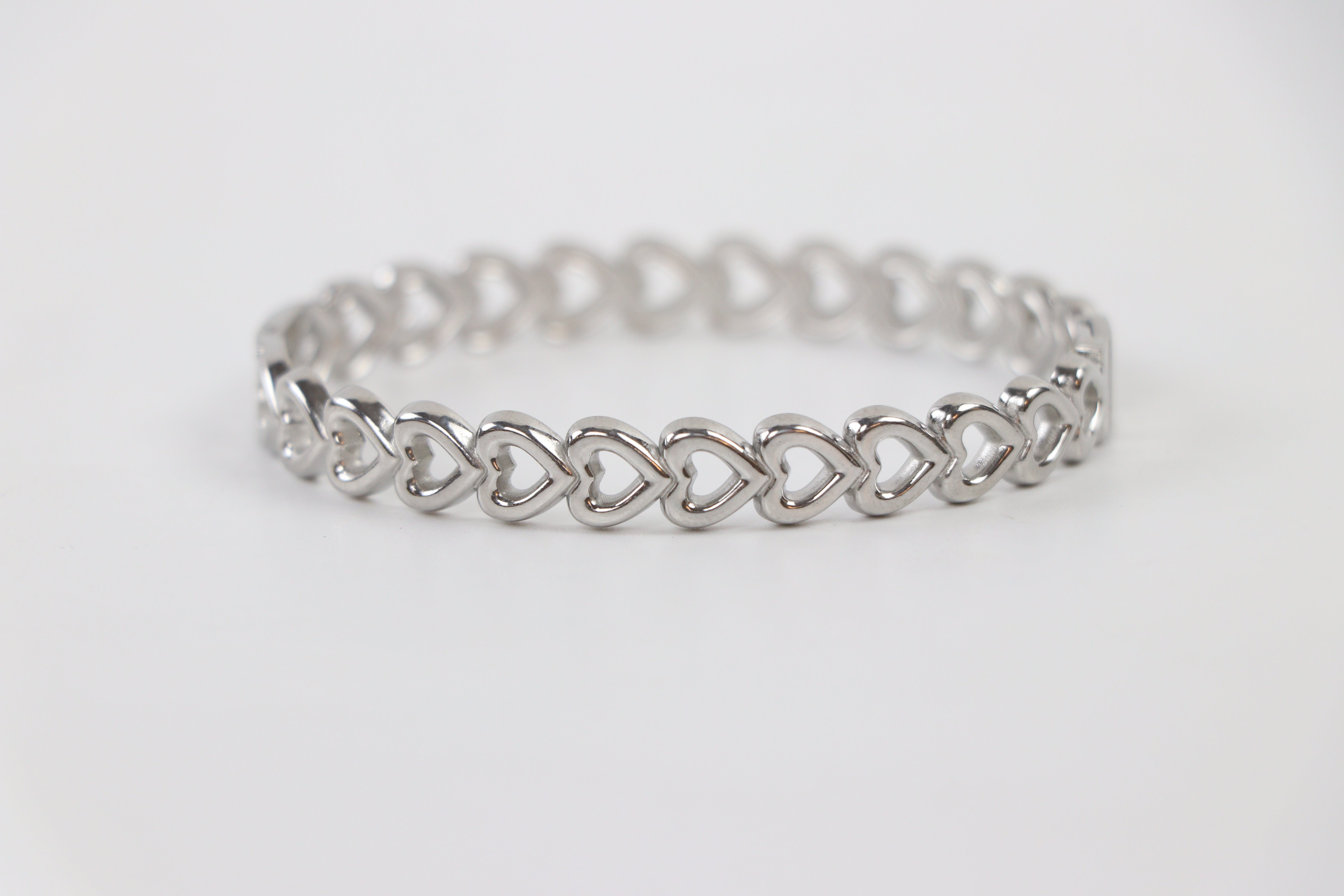 Open Heart Bangle – High-Quality Silver Polish Steel – De-Lemon a