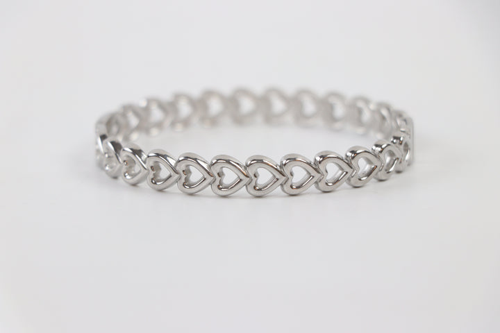 Delemon silver Amara open heart rigid bangle bracelet with continuous interlocking heart shape charms in waterproof 316L stainless steel