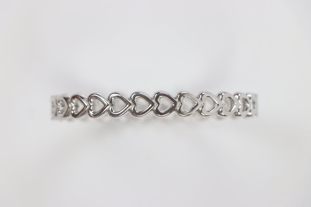 Delemon silver Amara open heart rigid bangle bracelet with continuous interlocking heart shape charms in waterproof 316L stainless steel