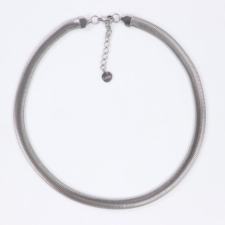 Delemon flat liquid silver herringbone choker necklace in waterproof 316L stainless steel on a white background.