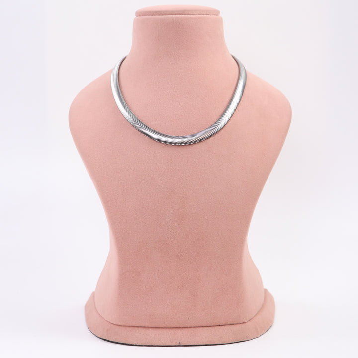 Delemon flat liquid silver herringbone choker necklace in waterproof 316L stainless steel on a white background.