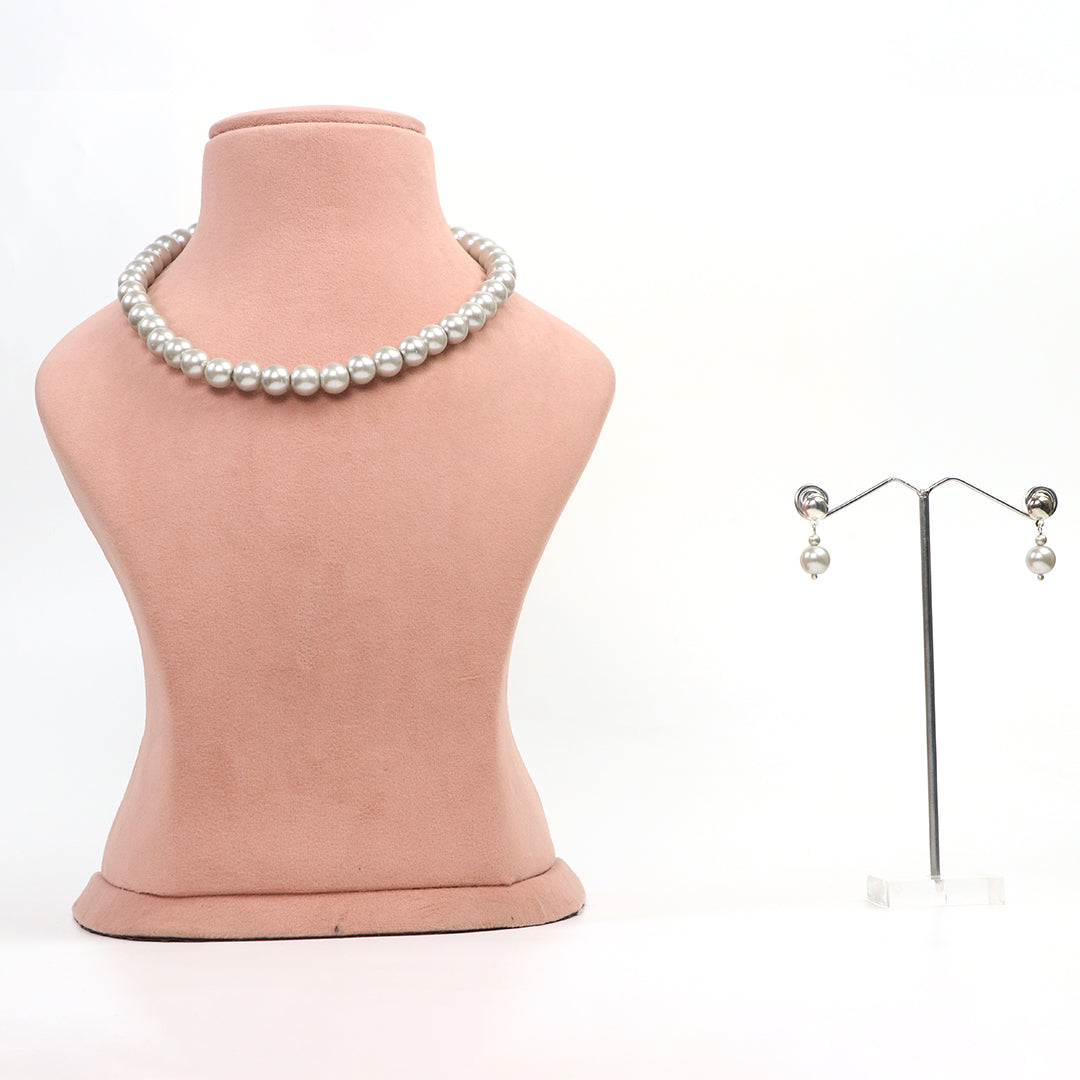 Delemon single-strand grey pearl necklace front view.