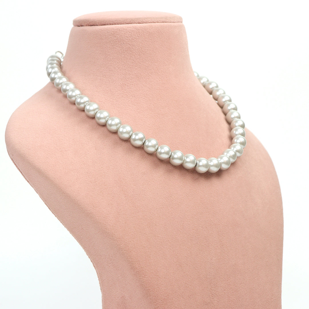 Delemon single-strand grey pearl necklace side view.