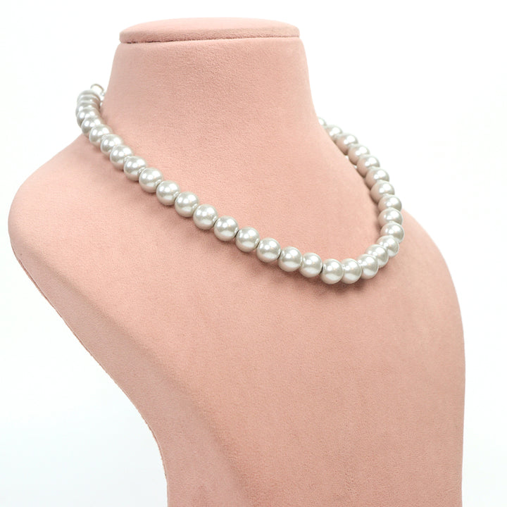 Delemon single-strand grey pearl necklace side view.